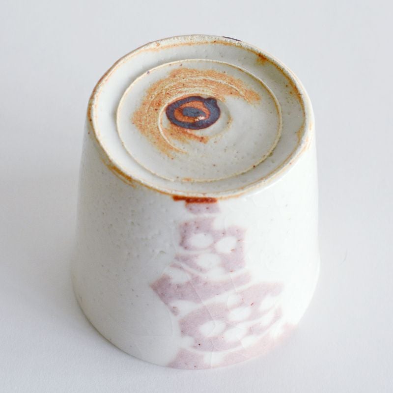 志野唐草文杯（縦柄）