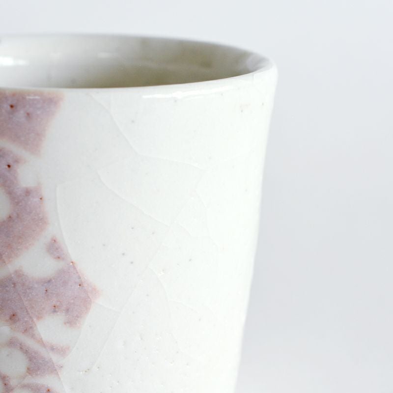 志野唐草文杯（縦柄）