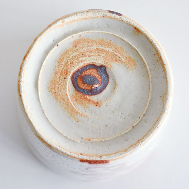 志野唐草文杯（縦柄）