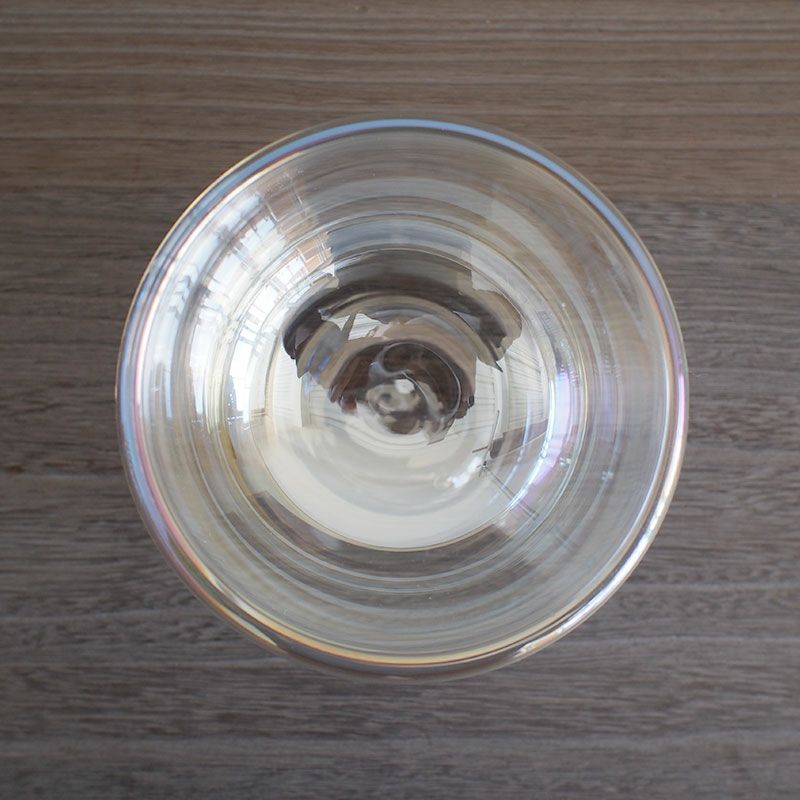 軽くて持ちやすく、手にしっくりと馴染む形状です