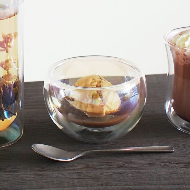 こちらはデザートボウルにアイスクリームをのせた例です