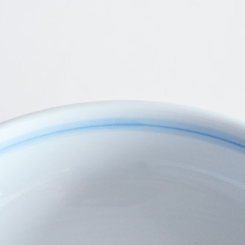 内側のラインが素朴な印象に