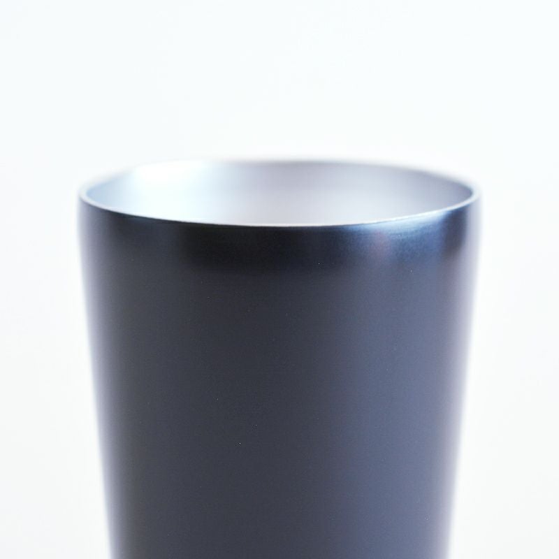 なめらかな口当たりでマットな質感