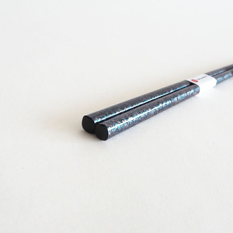 天の装飾はシンプルな四角型、やや丸みを帯びています