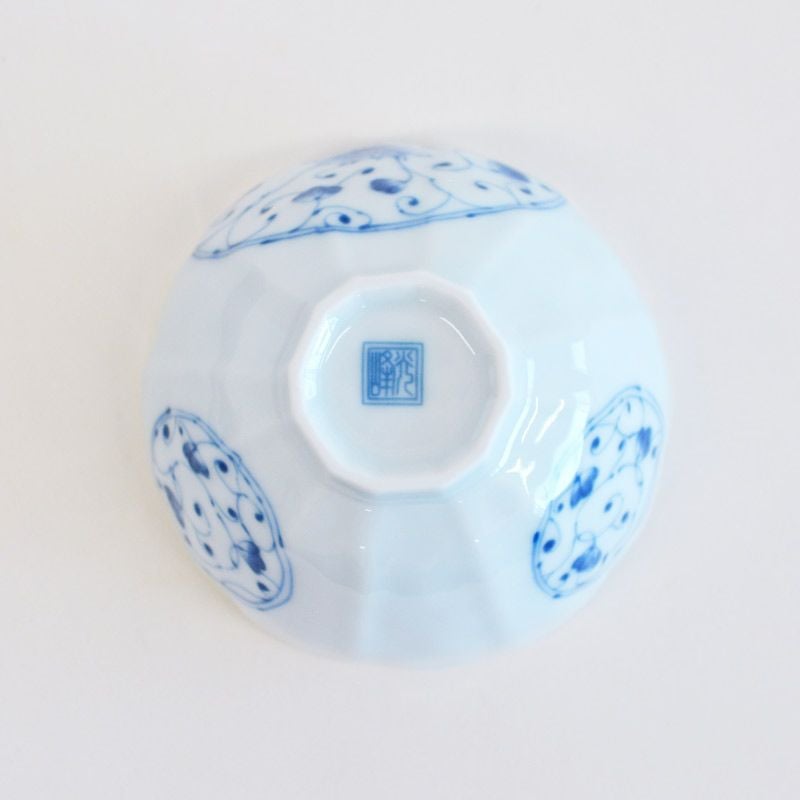 藍色を基調とした和モダンなデザインです