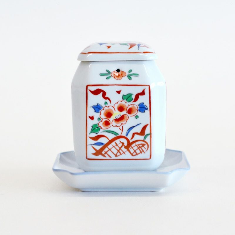 独特の華やかな柄がテーブルを彩ります