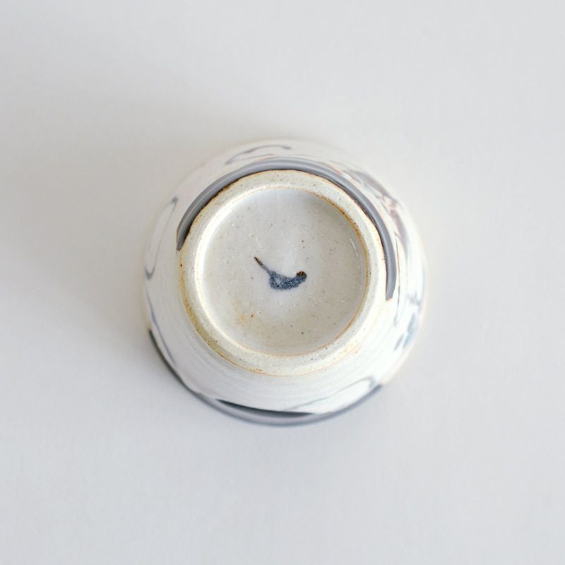 窯元の裏印が施されています