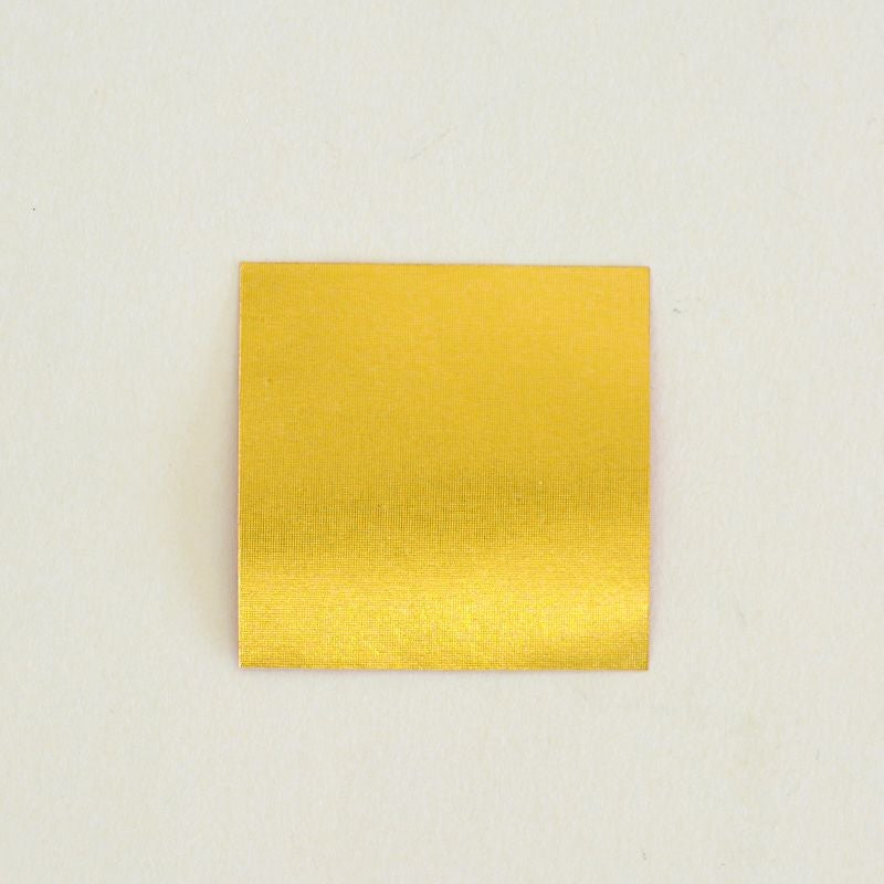 敷き紙は表が赤、裏は金色です。