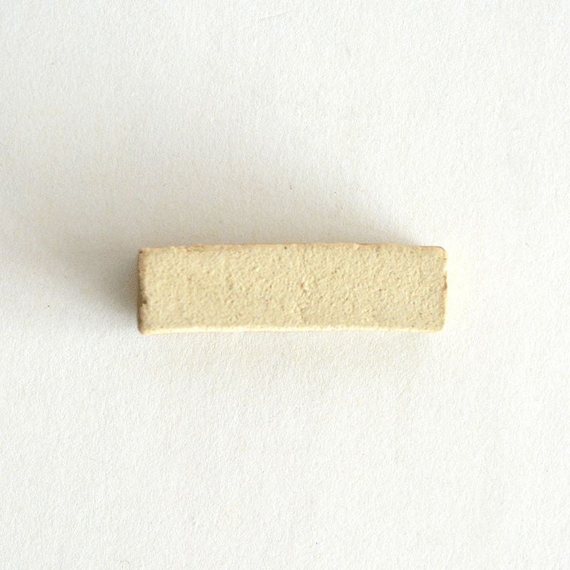 裏は無釉で滑りにくいです。