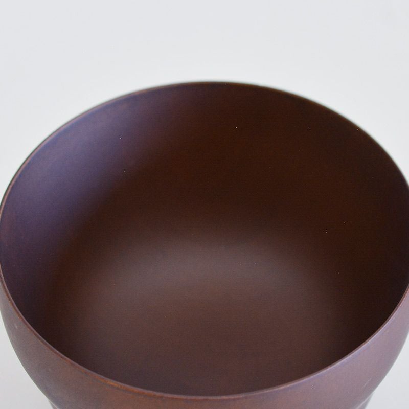 マットなダークブラウンが木目に馴染みます