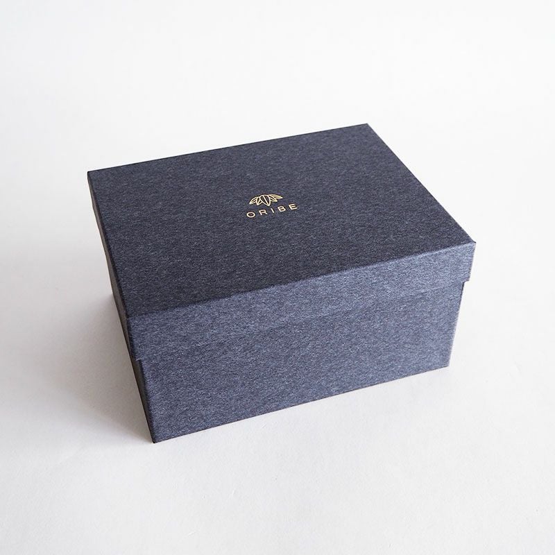 重厚な化粧箱入りで贈り物に最適です