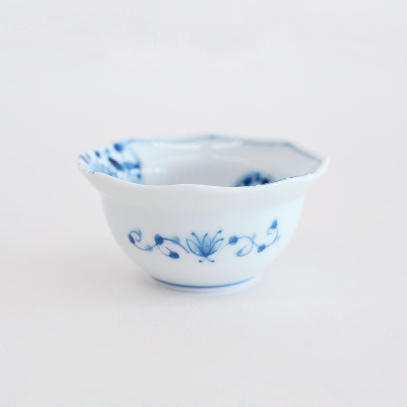 薬味や少量の料理を盛り付けに合います