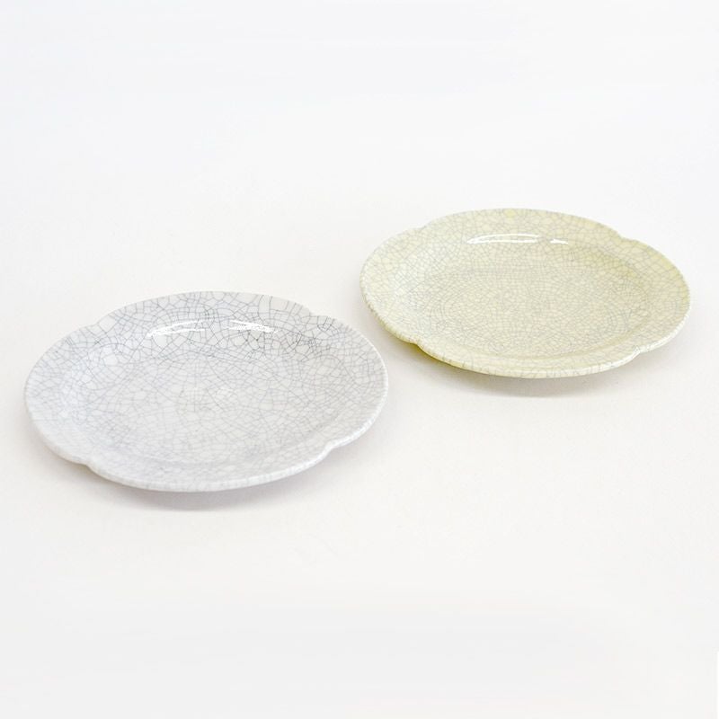 貫入が趣のある表情のオーバルプレートです