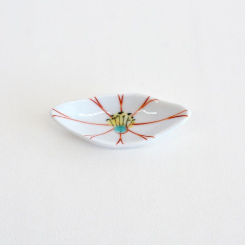 木の葉に花絵が描かれた箸置きです