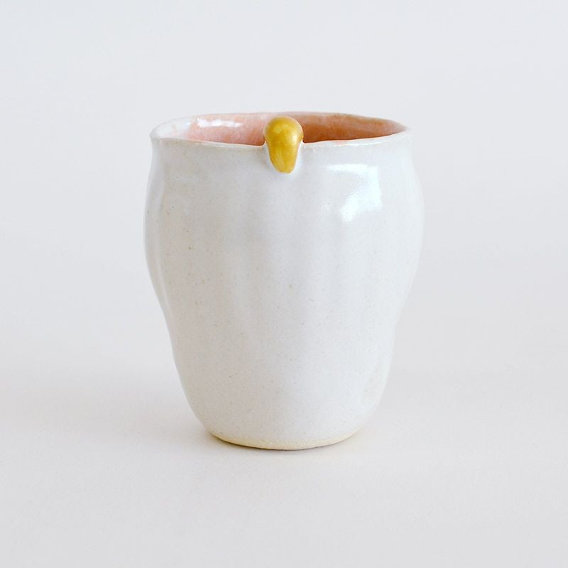 ハンドメイドの風合いを楽しめるフリーカップです