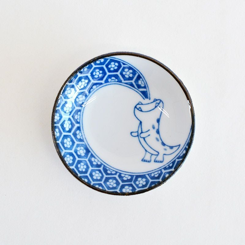 恐竜が火ならぬ和文様をはいています