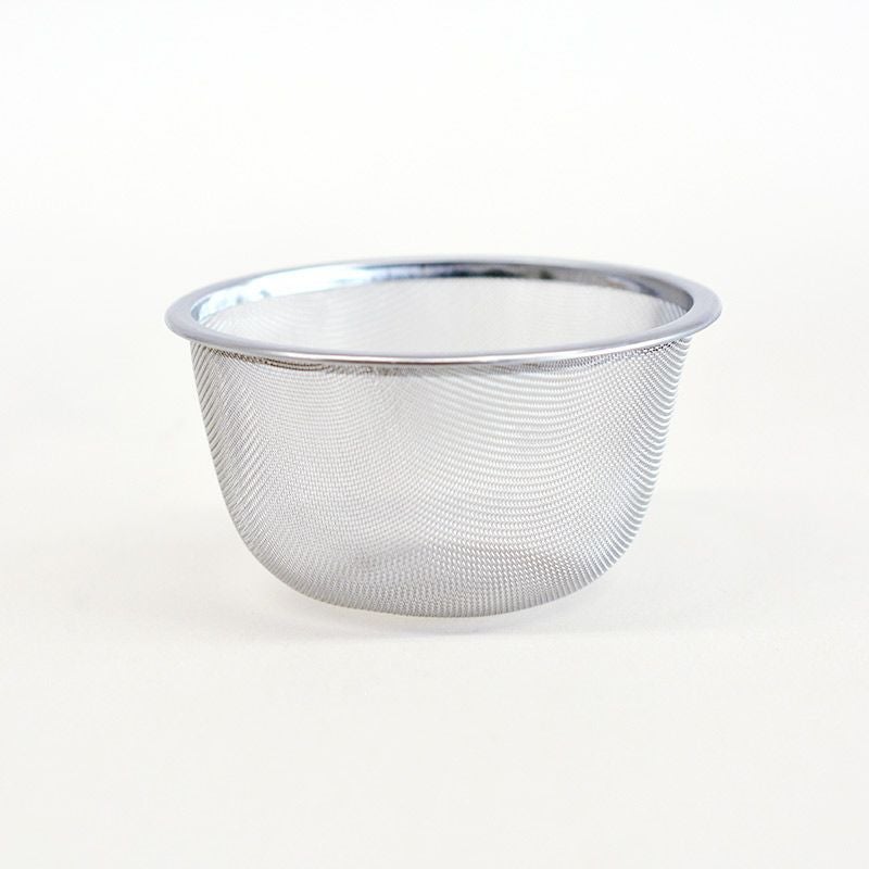 ステンレス製の茶こしが付きます