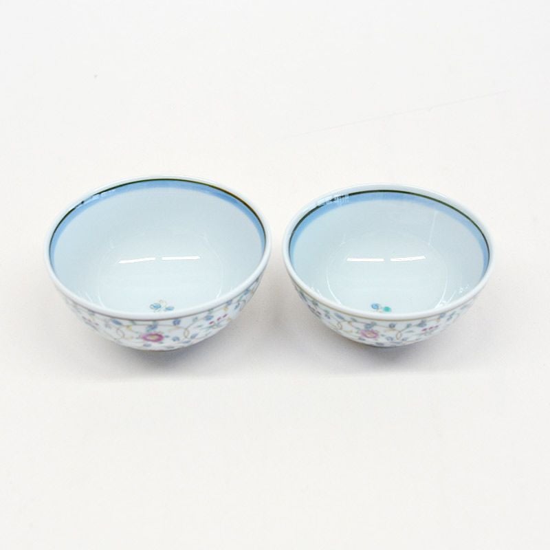 青のラインが全体を引き締めます