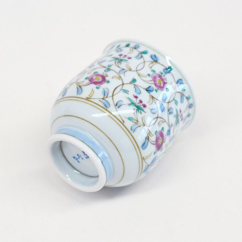 和洋のテイストをあわせ持つ果実の絵柄です