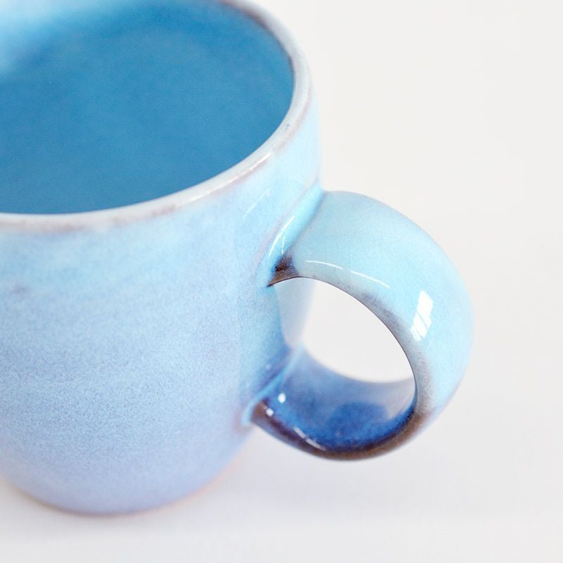 幅が広く持ちやすい形状の持ち手です