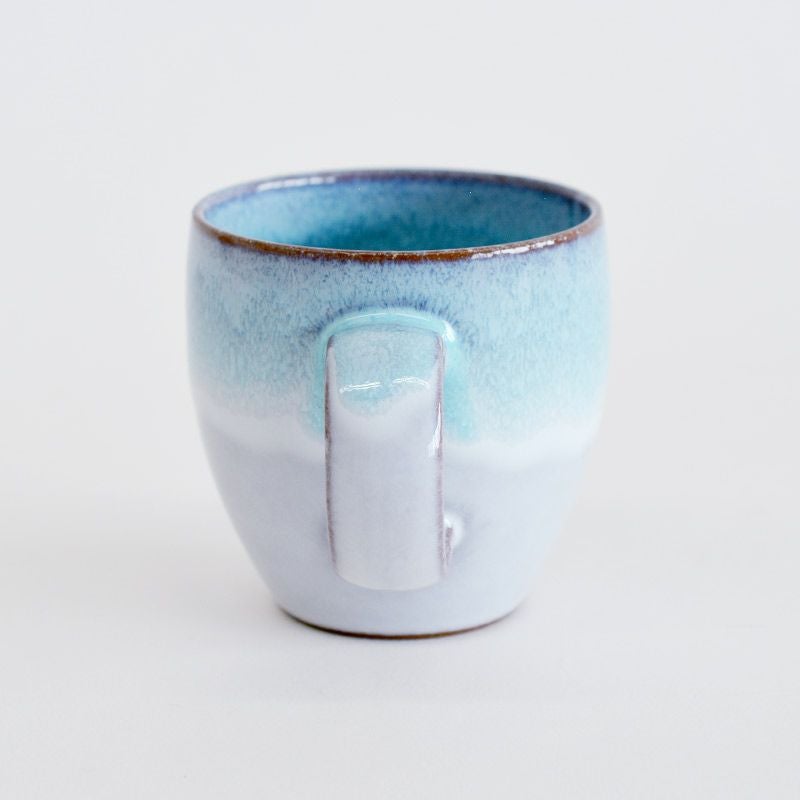 土と釉薬が溶け合い生まれる萩焼独特の色合いです