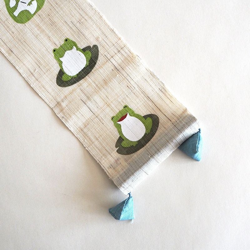 蛙は「無事に帰る」「福帰る」「お金が帰る」「若返る」など縁起のいい絵柄です