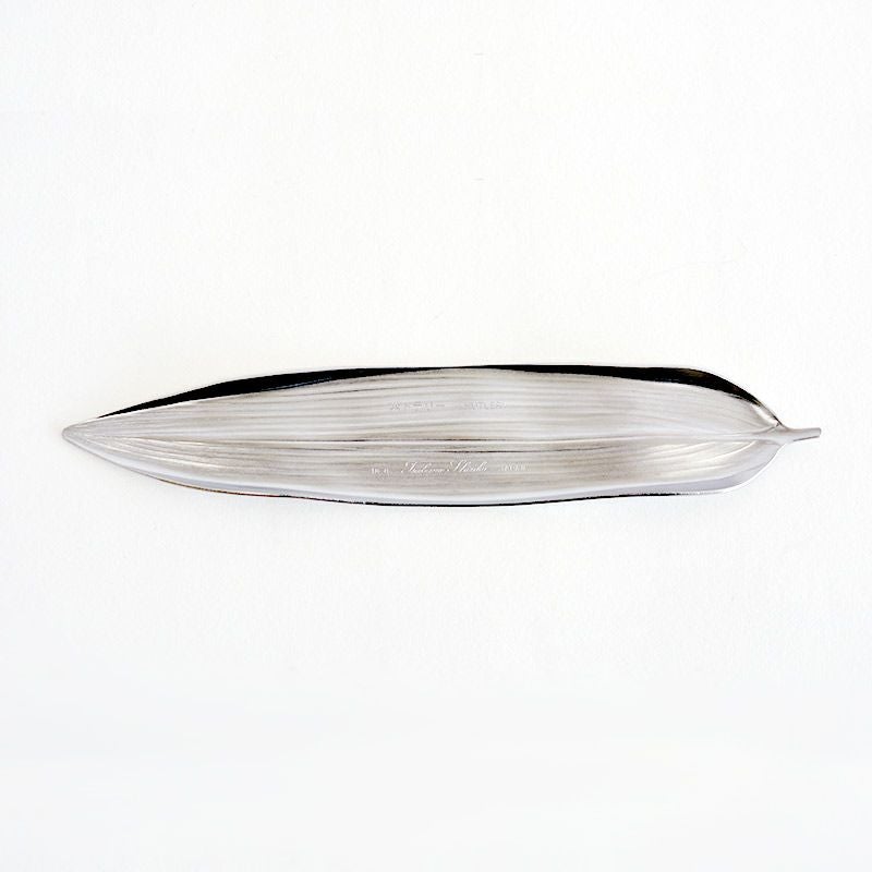 裏側にも笹の繊維が表現されています