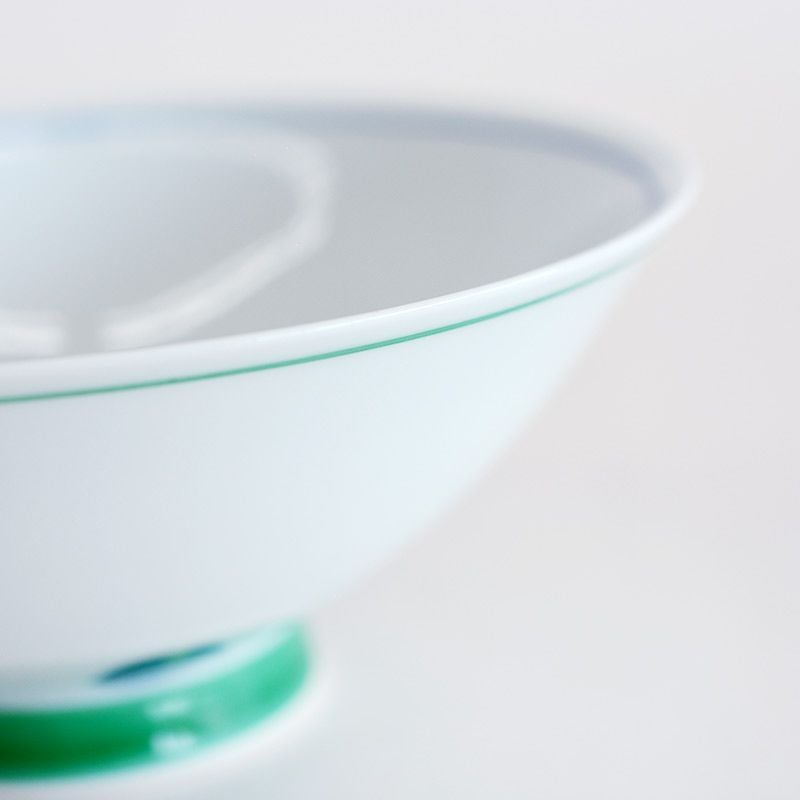 緑のラインがフォルムを引き締めます