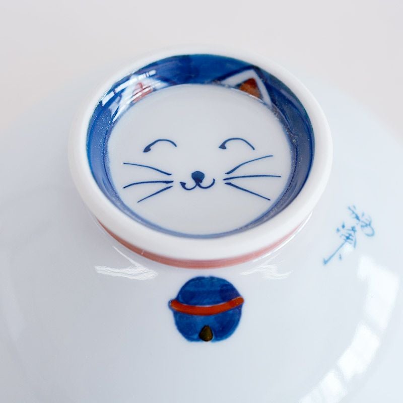 高台の内側に耳が描かれています