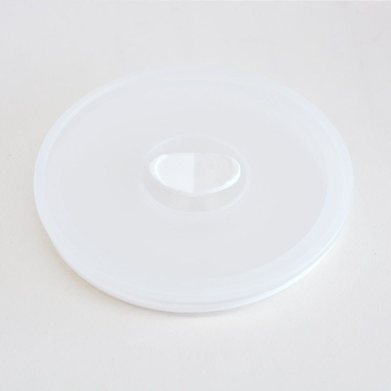 電子レンジ使用の際は蓋のツマミを引っ張ってください