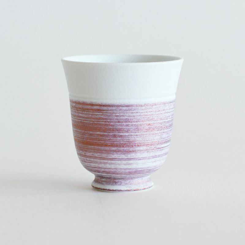 白地に紫のラインが映えます