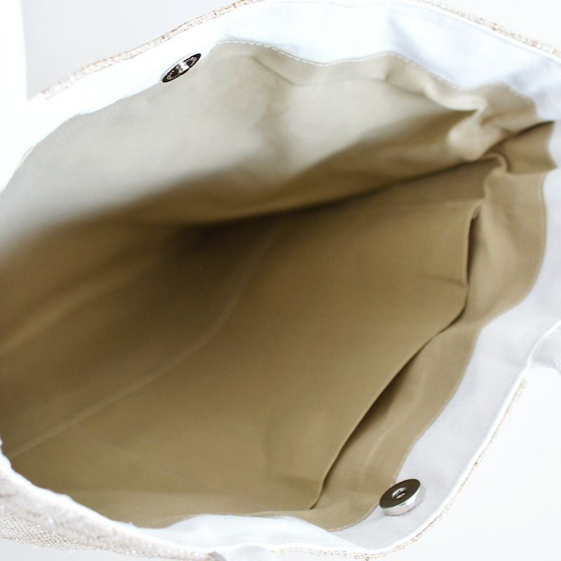 内側にオープンポケット2個がついています