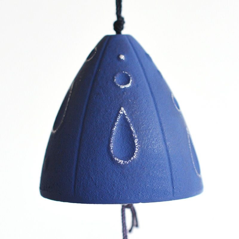 夕立の雨の雫模様を施しました