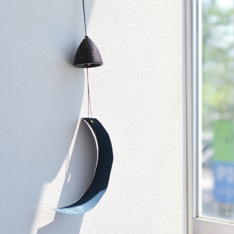 涼しげな音色を奏でる南部鉄器の風鈴です