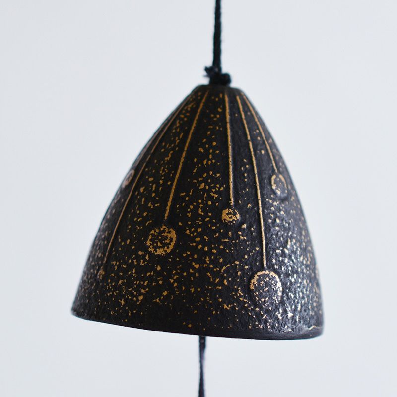 夏の風物詩・線香花火をモチーフにしています