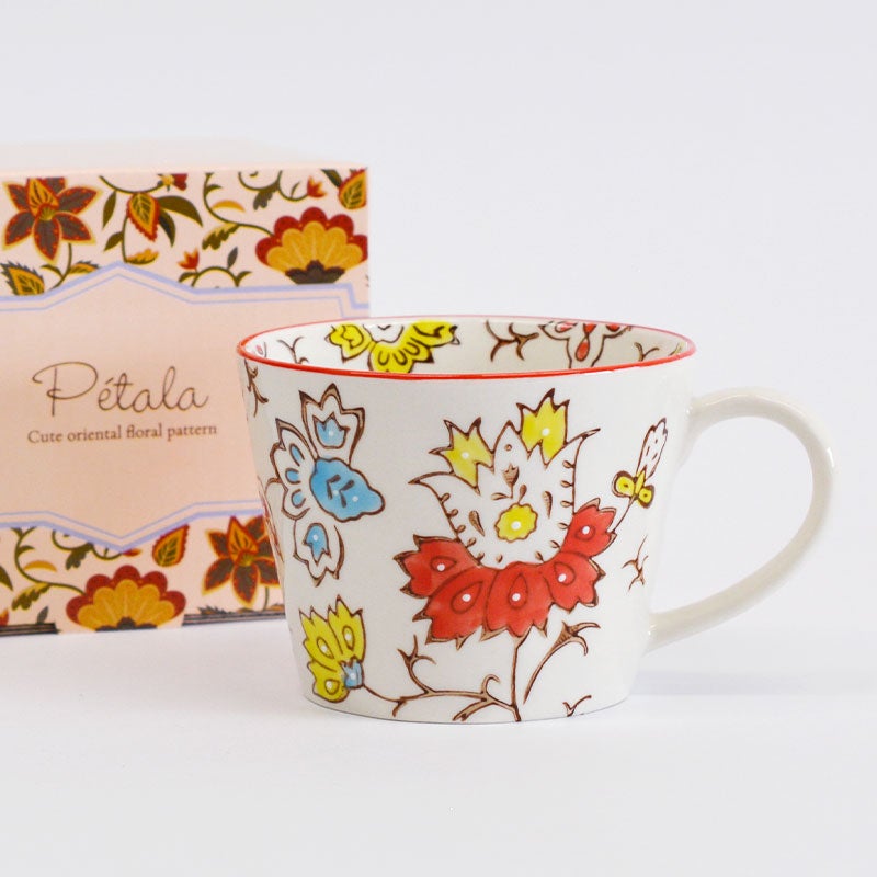 オリエンタルな花柄をモチーフにした「Petala マグ アザミ」です