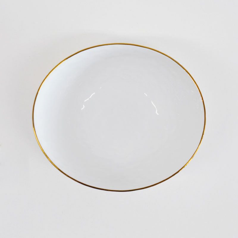 シンプルかつエレガントな雰囲気のうつわです