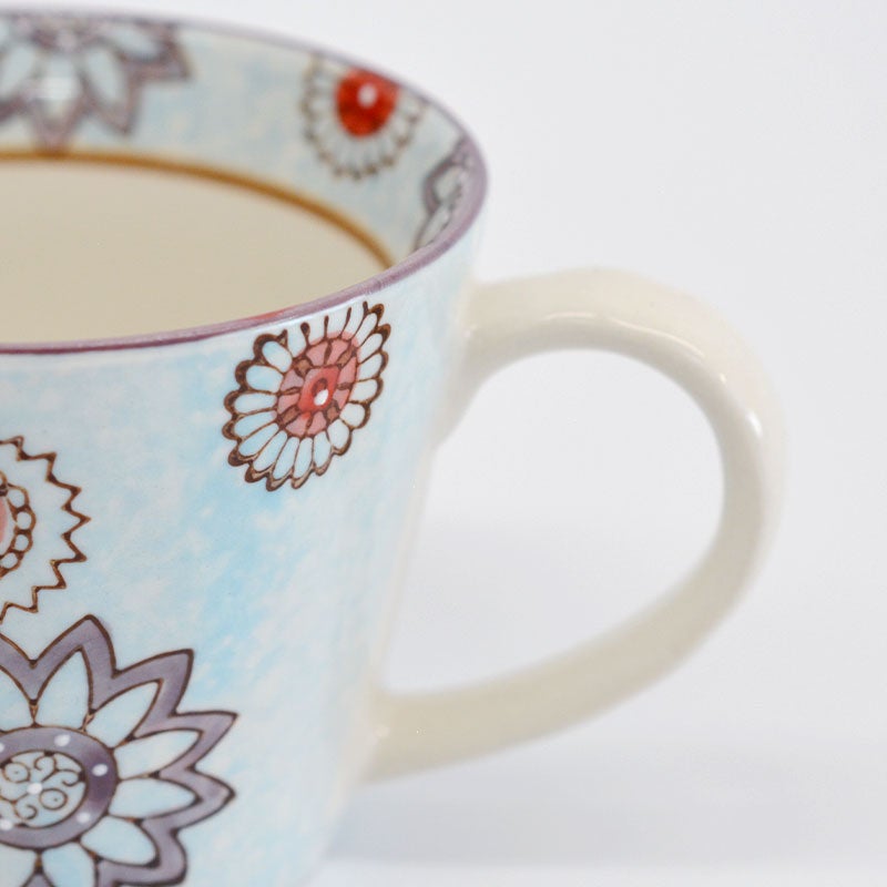 白い点の部分には「いっちん」という技法が使われています。