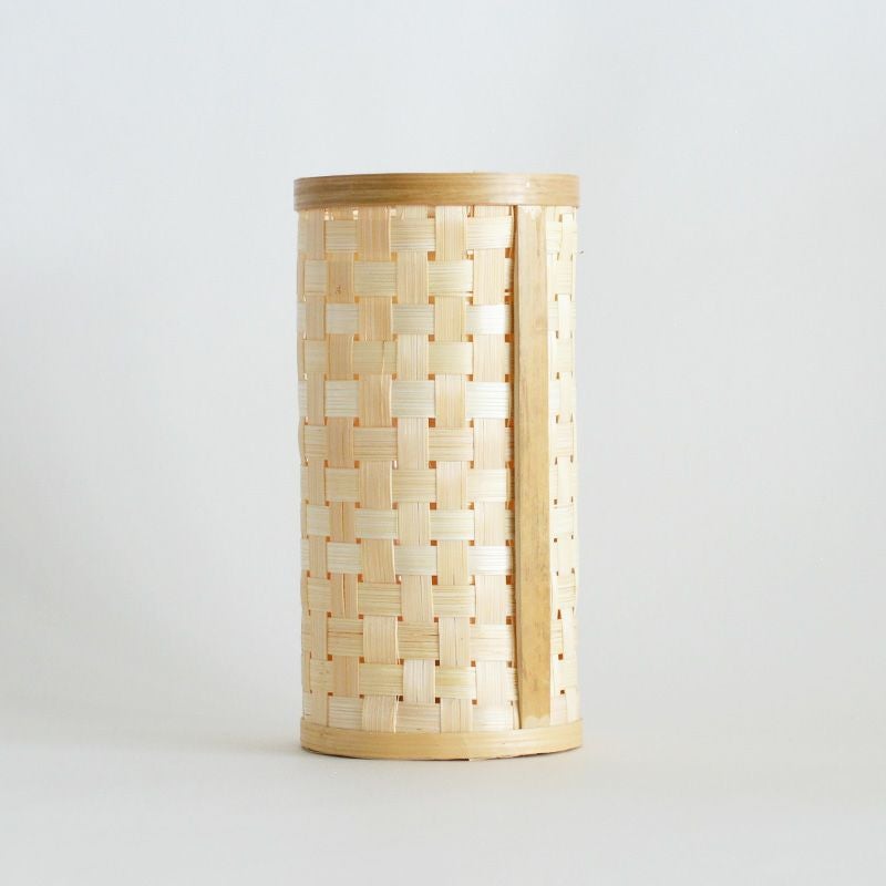 細部まで丁寧に編み上げられた竹製品です