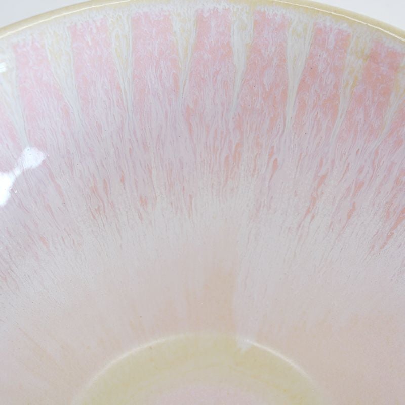 窯変による透明釉の変化が美しい色合いを生み出します