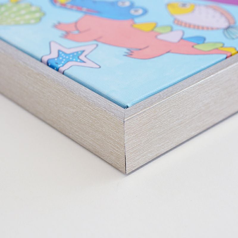 スタイリッシュなアルミ製のフレームです