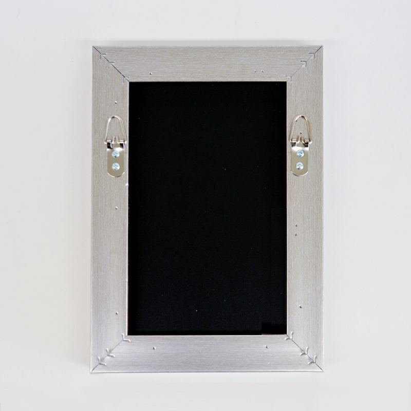 アルミフレームの裏側です