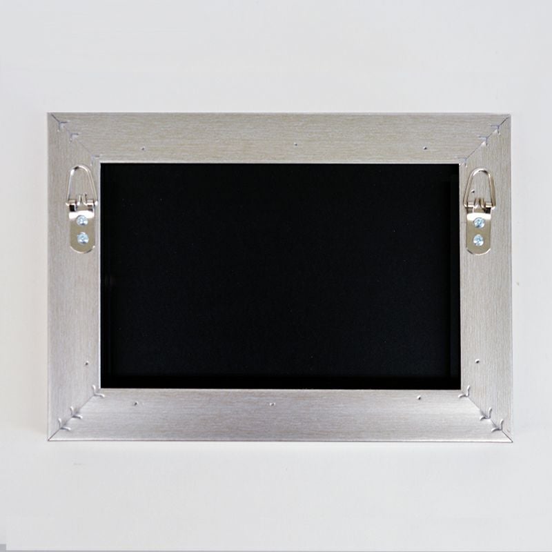 アルミフレームの裏側です