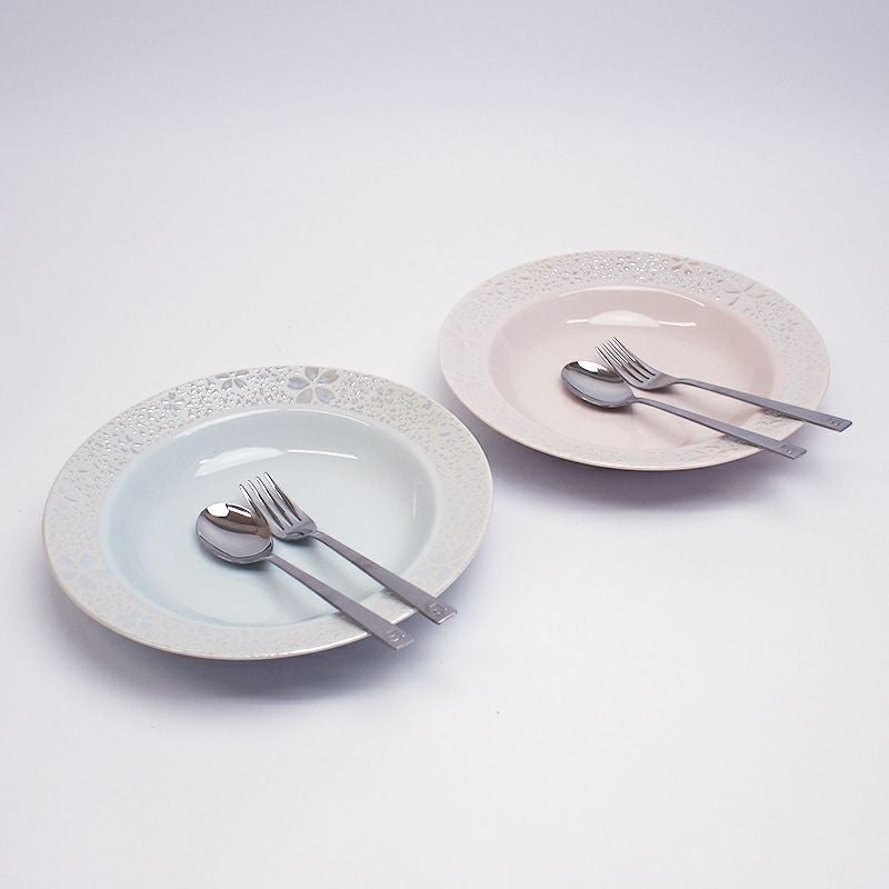 淡いブルーとピンクの可愛らしいプレートセットです