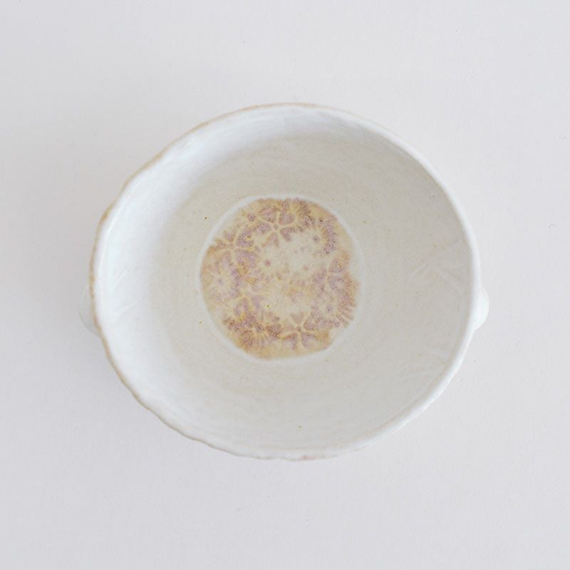 内側にも絵柄が施されています