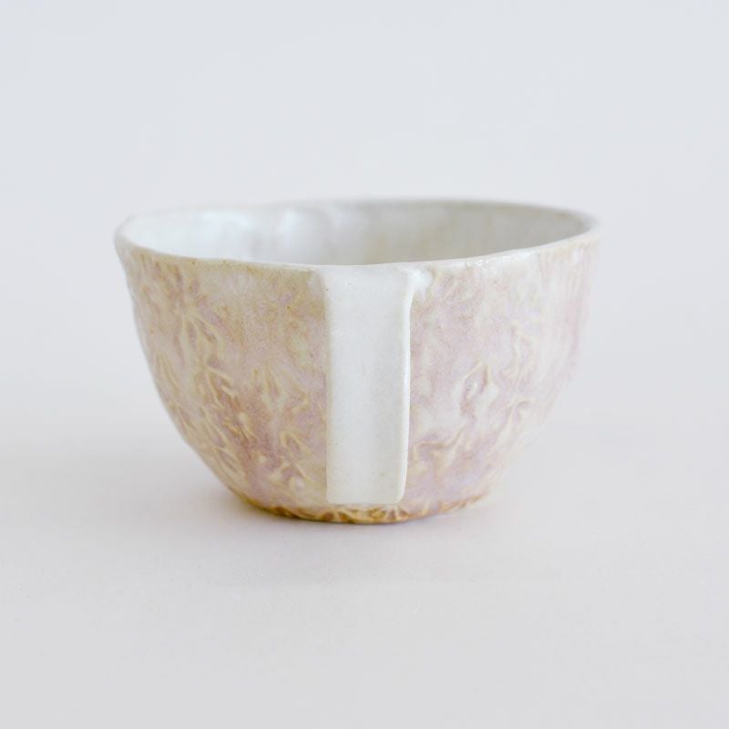 手作りならではの温もりを感じるうつわです