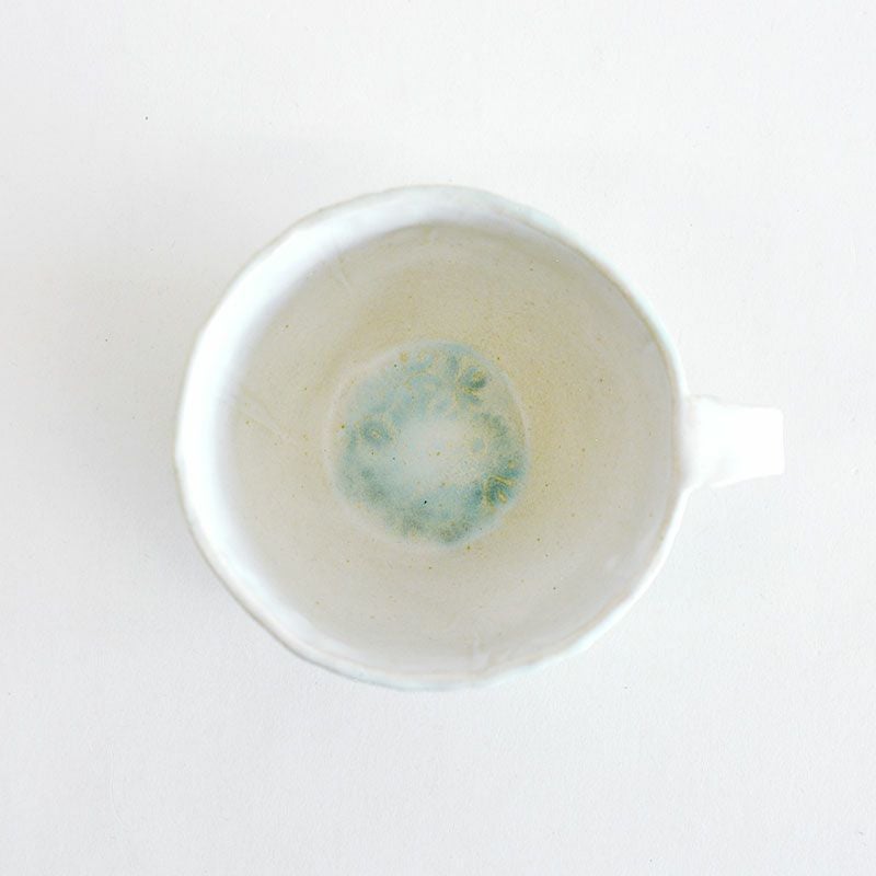 内側にも絵柄が施されています