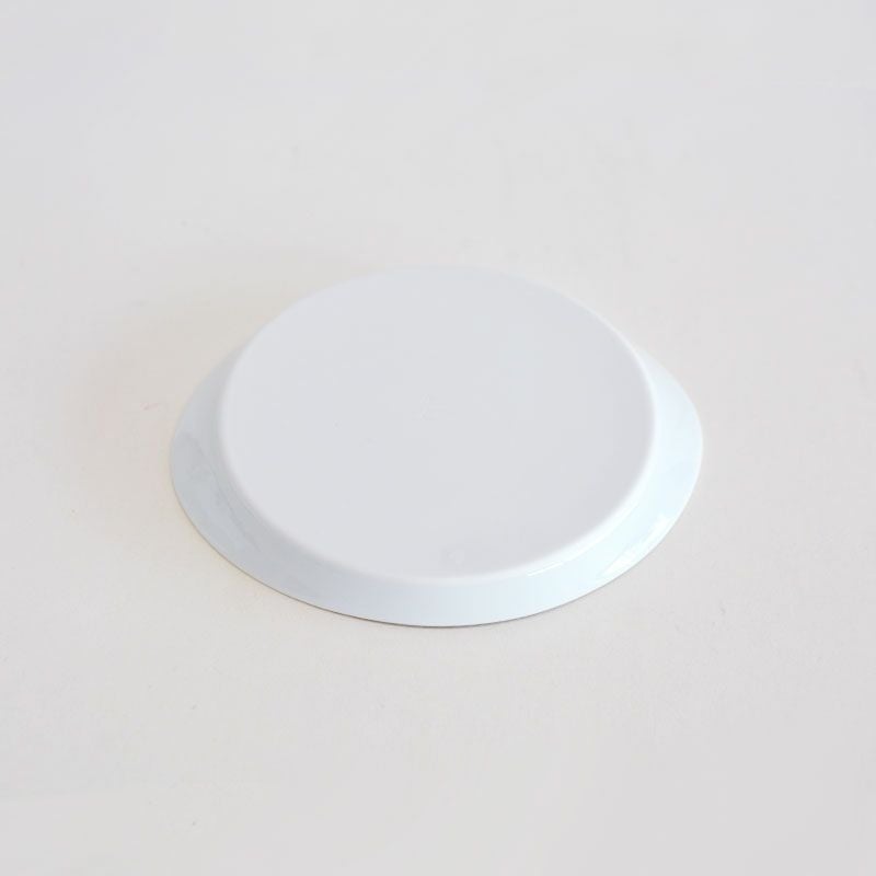 底はさらりとマットな質感です