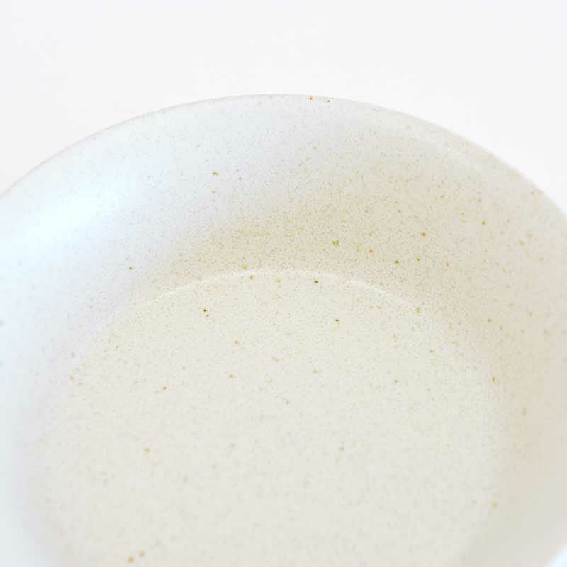 粉を吹いた様な釉薬です