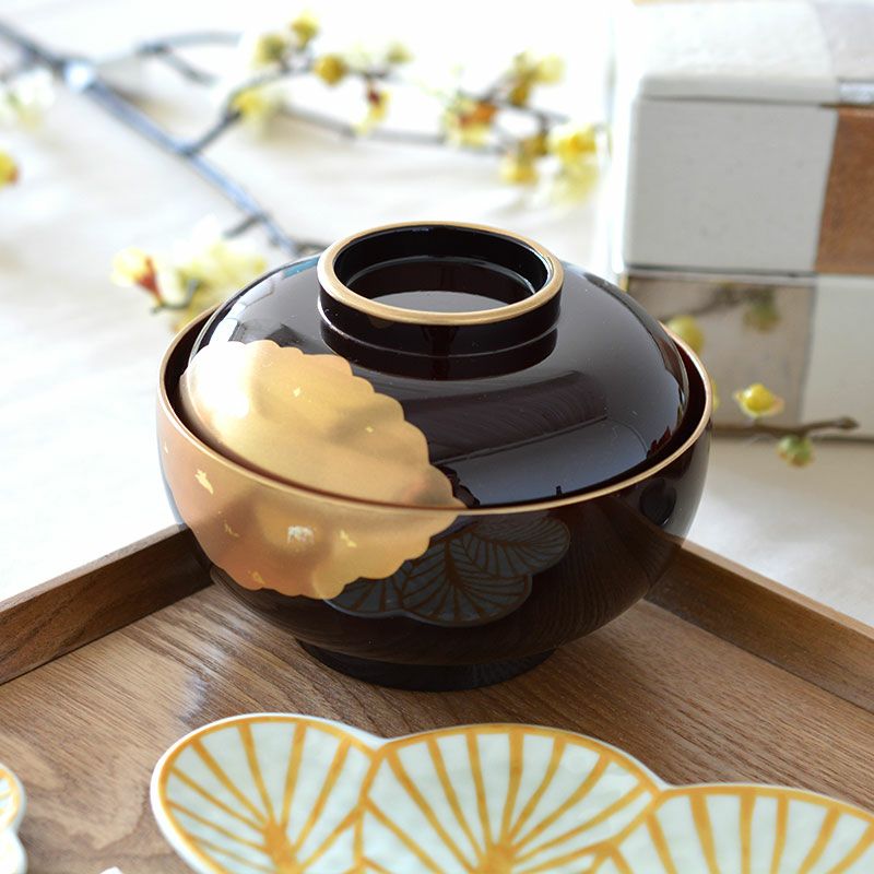 気品あふれる山中塗の雑煮椀です